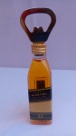 Miniatura Garrafa Whisky Black Label, abridor garrafas imantado; aprox. 12,5 x 3,5 x 3cm