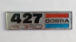 Automobília - Emblema Cobra Ford 427, metal resinado, conforme fotos; aprox. 9,5 x 2,5cm