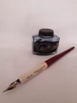 Caneta Bico de Pena Alemã Koh-I-Noor nº 14, c/ vidro de tinta antigo Parker, c/ conteúdo, marcas do tempo