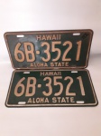 Par de placas automotivas americanas, Hawaii, Aloha State, conforme fotos, apresenta desgastes; aprox. 30 x 15cm