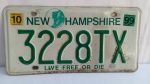 Placa automotiva americana , New Hampshire, Live Free or Die, conforme fotos, apresenta desgastes; aprox. 30,5 x 15,5cm