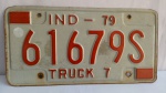 Placa automotiva americana antiga, 1979, Indiana, p/ caminhão, Truck 7, conforme fotos apresenta desgastes; aprox. 30,5 x 15,5cm