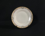 8 pratos de sobremesa  da Théodore Haviland, de Limoges, a mais influente manufatura de porcelana exportada para a América por volta de 1860,  tem 19 cm de diâmetro. Código Schleiger 345.