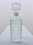 Antiga garrafa em vidro moldado com belíssimas esferas sobressalentes e tampa com fechamento por pressão. Ideal para Licor, Vinhos e Whisky . Dimensões: 25 cm altura.
