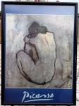 Antigo Poster Picasso em moldura de madeira e vidro. Alguns arranhões na moldura. Dimensões: 85 cm x 60 cm.