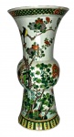 Lindo e grande vaso em porcelana oriental pintado a mão, medindo: 45 cm alt. x 22 cm diâmetro. (possui restauro antigo)