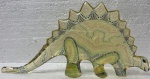 ABRAHAM PALATNIK- escultura de resina de poliéster representando dinossauro, medindo 29 cm  x  14  cm alt.