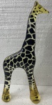 ABRAHAM PALATNIK- escultura de resina de poliéster representando girafa, medindo 33 cm alt.
