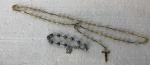 CONJUNTO DE PULSEIRA SACRA E TERÇO DE MADREPÉROLA.