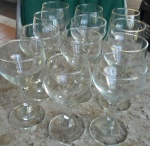 Doze taças em vidro liso - Alturas: 12 cm e 13 cm