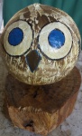 Designer artista plastico E. Roque. Lindo adorno decorativo de coruja, esculpido em fibra de coco,Pezinhos,fica lindo na decoração.Altura: 12 cm