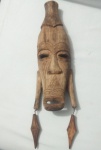 Máscara africana em madeira. Altura: 36 cm
