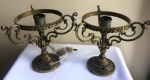 Duas base de abajur em bronze - Diâmetro: 16 cm e Altura: 21 cm - Uma base com parte elétrica não terminada.