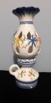 Delicada lamparina decorativa em porcelana pintada a mão - Medidas: 12x10x29  cm