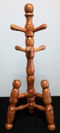 Meigo mini cabide porta joias em madeira pinho de viga - Medidas: 14x14x33 cm.