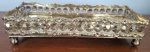 Linda bandeja espelhada em metal dourado - Medidas 28x13x6,5 cm