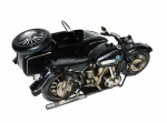 Grande e bela moto com sidecar remetendo a antiga moto BMW. Medidas 27 cm de comprimento.