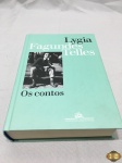 Livro Os contos de Lygia Fagundes Telles, edição capa dura, da editora Companhia das letras.