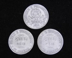 Três moedas de 2.000 reis em prata de lei, sendo  1911, 1907 ( ambas com pequeno pico no serrilhado ) e 1913. Peso total 59,6 gr. ( Por questão de segurança esse item não se encontra em nossa loja ).