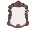 Espelho com moldura em madeira de lei maciça, ricamente entalhado em perfeito estado. Med. 94 x 75 cm com a moldura.