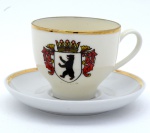 Xícara Café em Fina Porcelana "Bavaria Edilitrin" na Cor Branca com Filetes Dourados. Brasão e Inscrição "Berlim"