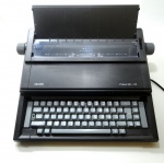 Maquina de Escrever Olivetti - Modelo PRAXIS 201 - II -  Eletrônica- Bivolt - Estado de Nova - Impecável. Medida: 12 X 39 X 35 Cm. - Ref.Alfr.7