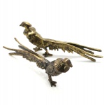 Casal de Pássaros (Faisões) de bronze em Elegante Porte e Cinzelado. Medida: 10 x 23 x 4 cm.