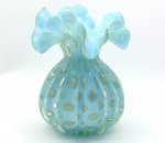 MURANO - Vaso estilo "Trouxa" em Vidro Murano na Cor Azul Bebê com gotas de ouro. Medida :  15 X 11 cm.