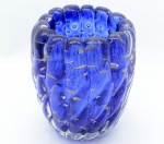 MURANO - Vaso  em  Murano Canelado na Cor Azul Escuro com gotas de ouro. Medida:   15 (Altura) X 12  cm. (Diâmetro da Boca).