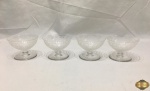 Jogo de 4 taças abertas em cristal Baccarat ricamente lapidado, selado na base. Medindo 6,5cm de altura x 9,5cm de diâmetro de boca.