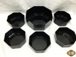 Jogo de bowl com 5 cumbucas vidro francês preto, medindo o maior 18 cm de diâmetro x 8 cm de altura, e o menor 11,5 cm de diâmetro x 5 cm de altura