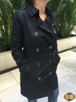 Casaco Trench Coat com cinto longo Burberry Brit  tamanho 38 preto, impermeável, super elegante, em perfeito estado