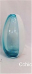 Vaso em vidro  murano nas cores azul e branco leitoso. O maior medindo 21cm de alturax2,5 diametro