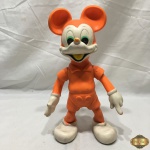 Antigo boneco do Mickey em vinil laranja. Medindo 32cm de altura.