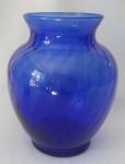 Vaso decorativo em vidro azul - Altura: 17 cm