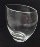 Belo vaso em vidro grosso - Medidas:  20x12x25 cm -Lote com bicado da borda