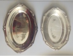 Duas antiga bandeja em metal FRACALANZA  , com borda trabalhada -Medidas: 39x27 cm e 33x23 cm , lote com marcas do tempo, uma bem arranhada no centro.