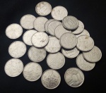 Lote com vinte e cinco moedas de dez cruzeiros