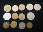 Treze moedas estrangeiras