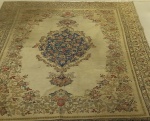 Tapete importado cores claras, comprado em antiquário no RJ- Medidas: 1,75x2,50 cm ( Lote precisa ser lavado, marca de moveis)