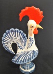 Elegante galo de Barcelos em faiança - Medidas: 15x19x32 cm