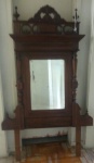 Antigo espelho com armação em madeira - Medidas: 95x150 cm - Lote retirado com agendamento no Flamengo.