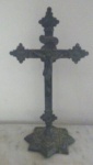 Antigo crucifixo em metal - Medidas: 10x10x13 cm