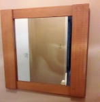 Espelho com moldura em madeira - Medidas: 76x74 cm - Não despachamos pelo correio - Lote retirado com agendamento em São Cristóvão.