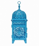 Lanterna em metal no melhor estilo marroquino com laterais e parte superior trabalhados com belos vazados. Medidas 27 cm altura. Peça sem uso.
