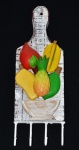 Porta chaves ou apetrechos de cozinha em madeira com 4 ganchos e decoração de frutas. Medida 12x36cm.