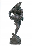 AUGUSTE MOREAU ( 1834 - 1917 ) - Belíssima escultura art nouveau em bronze francês apresentando riquíssimo trabalho à cinzel, excelente fundição, representando "Figura Masculina com Ânfora e espada aos pés", peça assinada, rara para colecionadores. Med.: 80 cm.