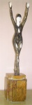 Demetre H. Chiparus  Magnífica Escultura Francesa  Art Deco, em bronze e marfim,                     representando Dourga. Base em mármore ônix na tonalidade do âmbar. Altura 62  cm. Assinada.             