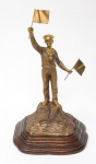 SEM ASSINATURA - Belíssima escultura em bronze dourado representando " Marinheiro", apoiada sobre base em madeira. Med.: 43 x 25 x 25 cm.