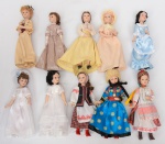 COLECIONISMO - Rara coleção com dez bonecas confeccionadas em biscuit alemão crica 1900, todas com diversas roupas, peças raras, especial para colecionadores.